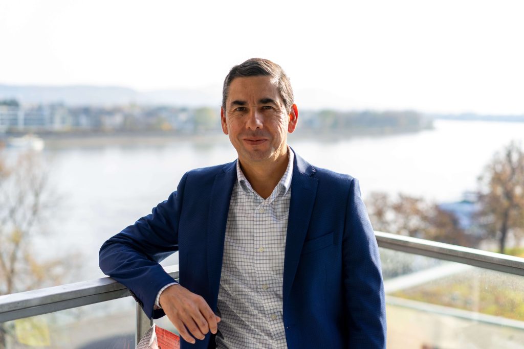 - Dario Soto Abril